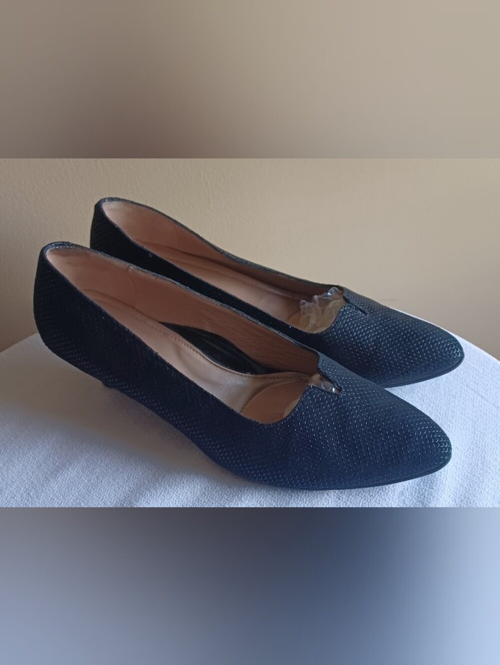 BEAUTIFEEL Mistique black Textured Kitten Heels Pumps In Black 40 9 9.5